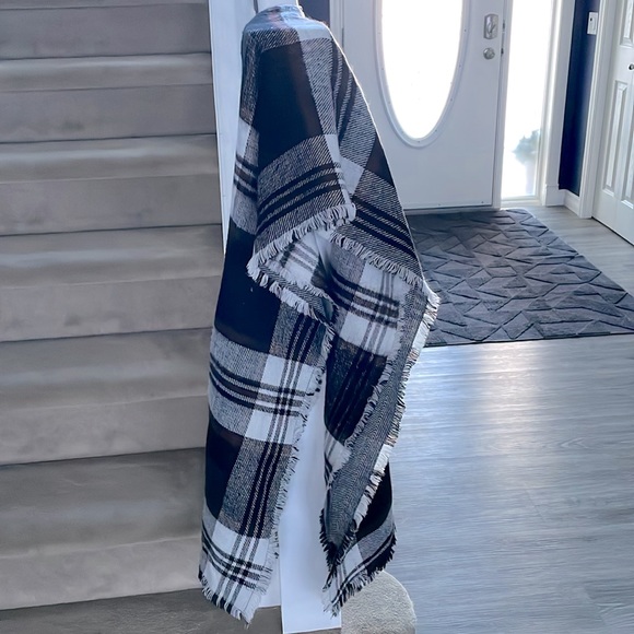 Plaid blanket scarf - Picture 3 of 4